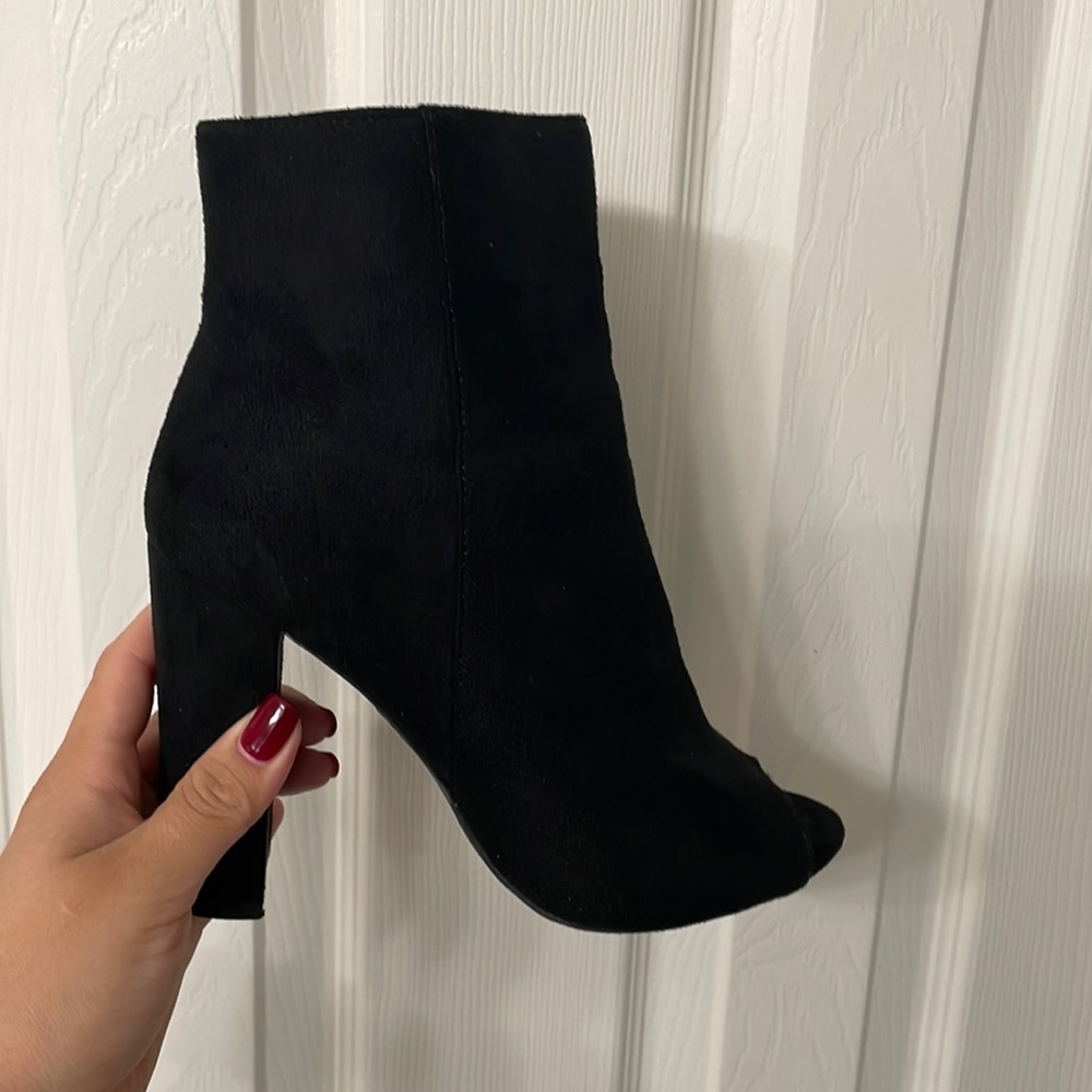 BLACK BOOTIES